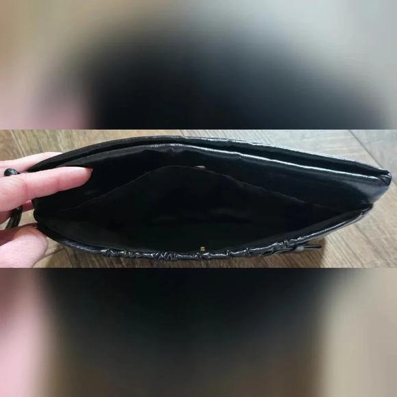 Lovely Vintage 1980s Black Wristlet Clutch with Bow & Ruffles • Excellent! - Picture 7 of 8